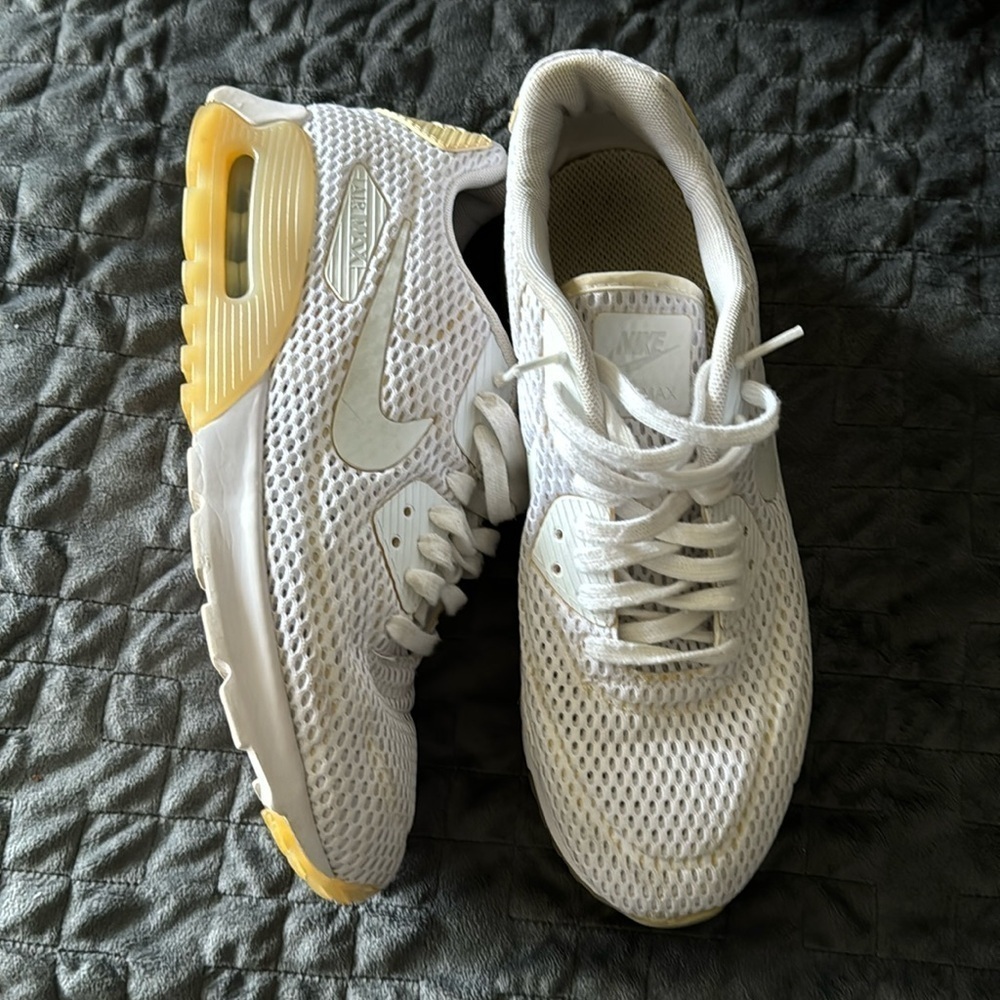 Nike Air 9 Max Woman’s Ultra Breathe White Lace-Up Tennis Shoes